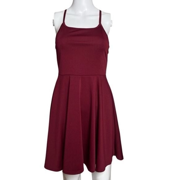 Elegant Burgundy Sleeveless Mini Dress - Picture 1 of 2